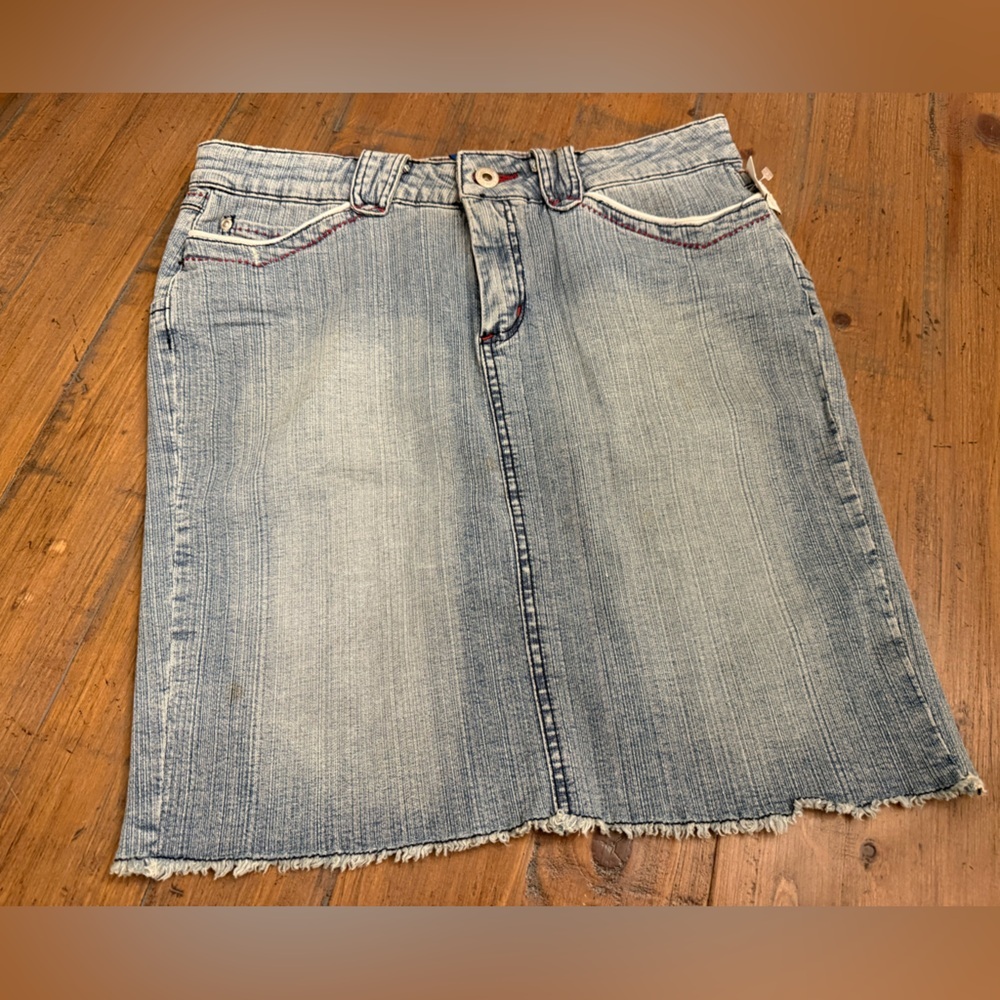 Dollhouse marine stretch Jean skirt. NWT Size 11. Back slit. Light-wash raw hem